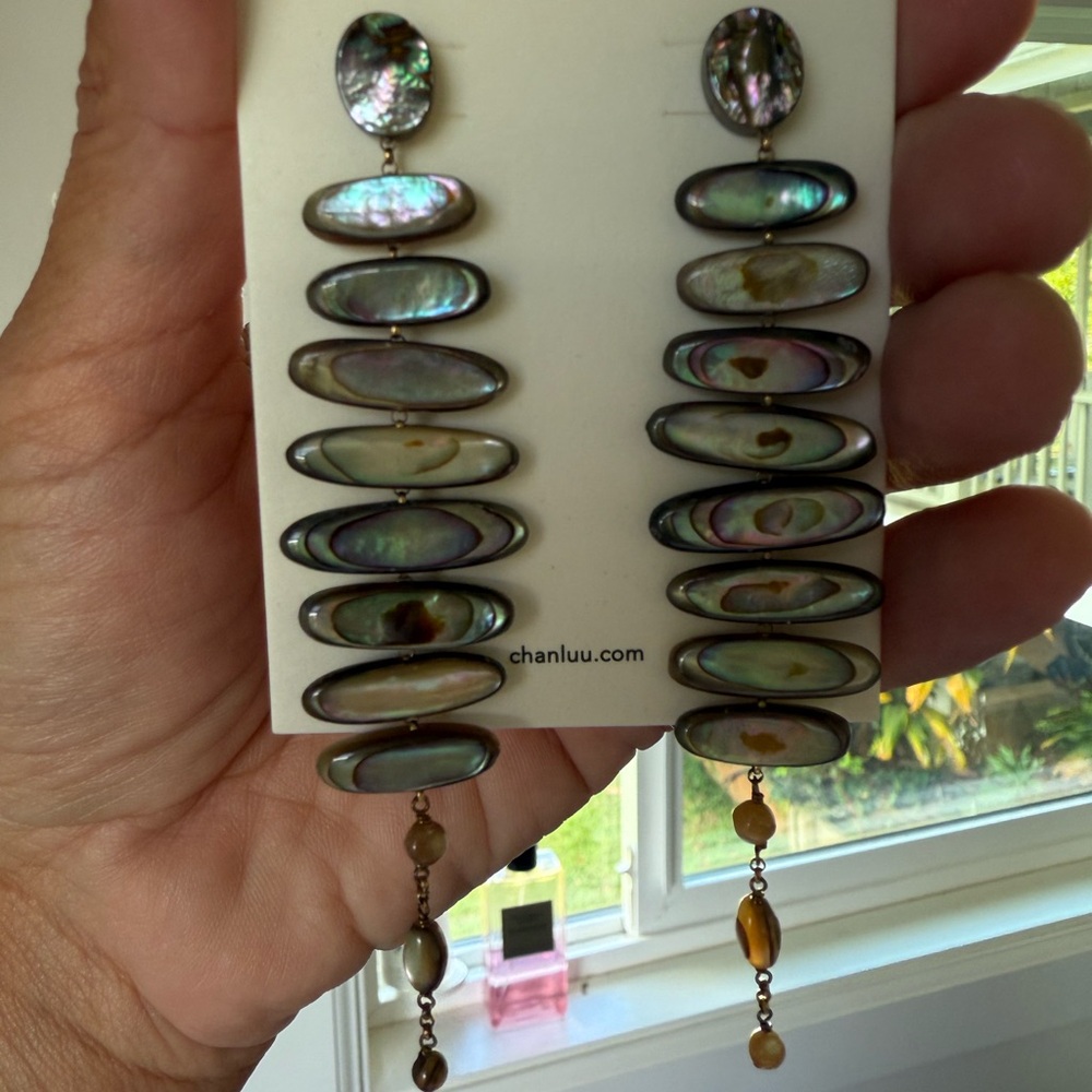 Chan Luu Abalone Shell Long Drop Earrings - Iridescent Green